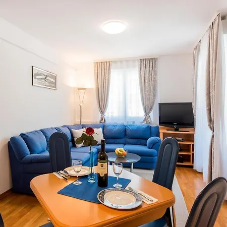 Blue Lagoon Apartment *