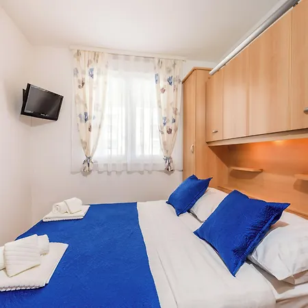 Blue Lagoon Apartment *